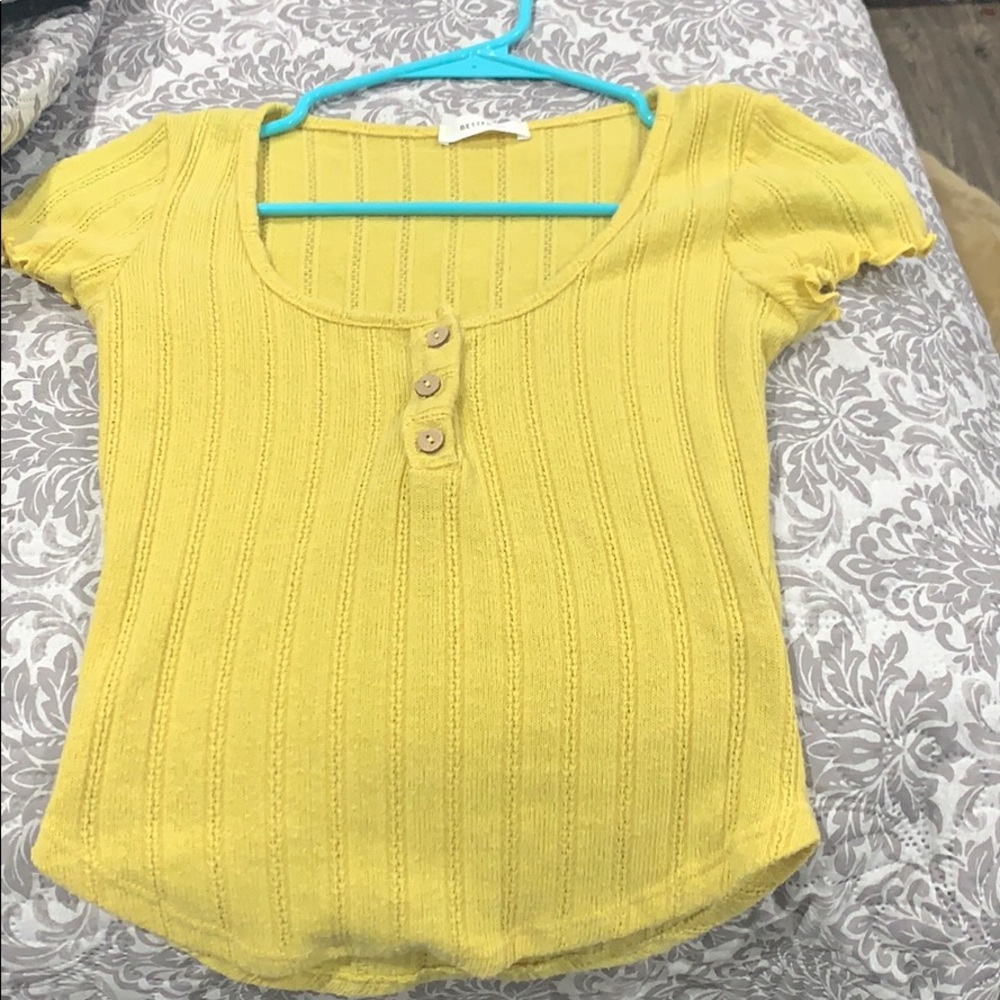 cropped yellow shirt